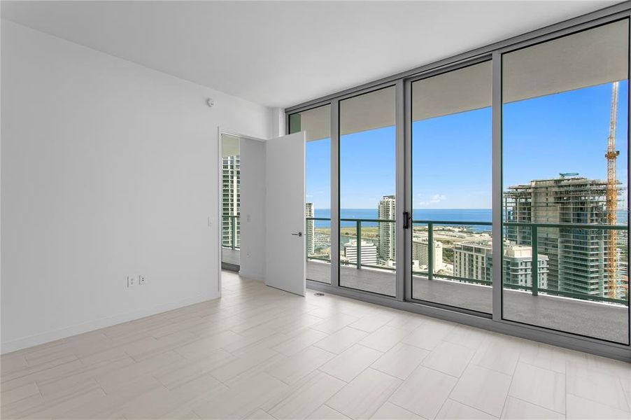 Spacious, unfurnished interior of a new home in , St. Petersburg (Image 21).