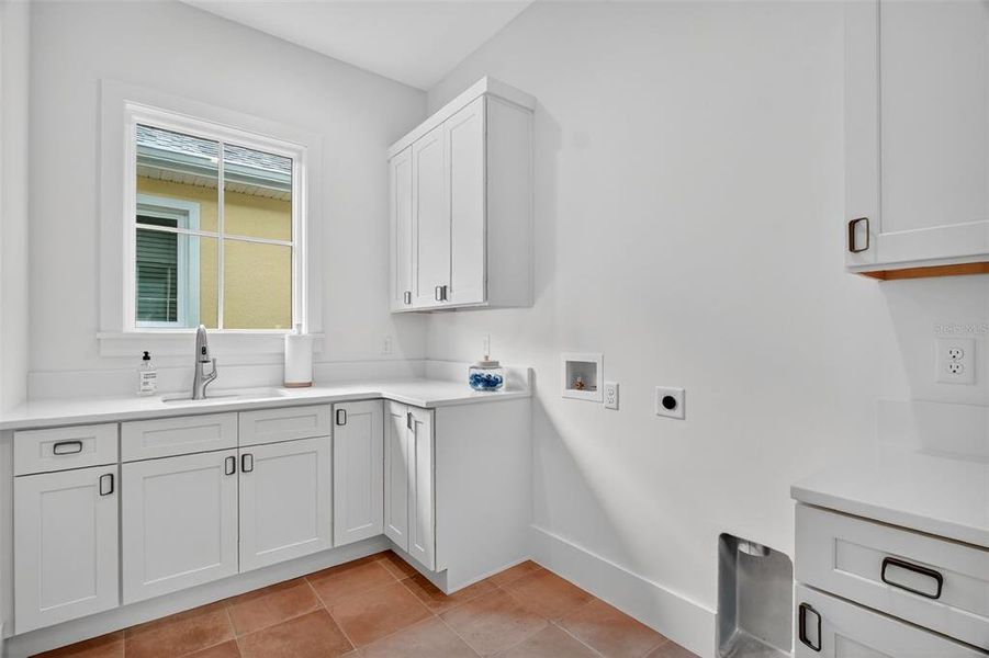 Furnished interior view inside a new home in , Mount Dora (Image 6).