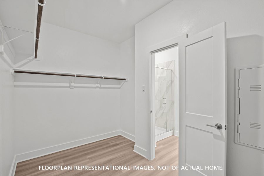 Spacious, unfurnished interior of a new home in Sorella, Tomball (Image 15).