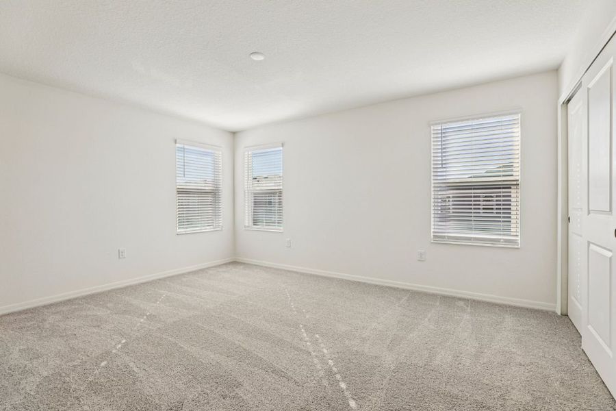Spacious, unfurnished interior of a new home in Reserve at Forest Lake Townhomes, Lake Wales (Image 5).