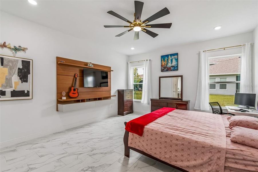 Furnished interior view inside a new home in , Orlando (Image 39).