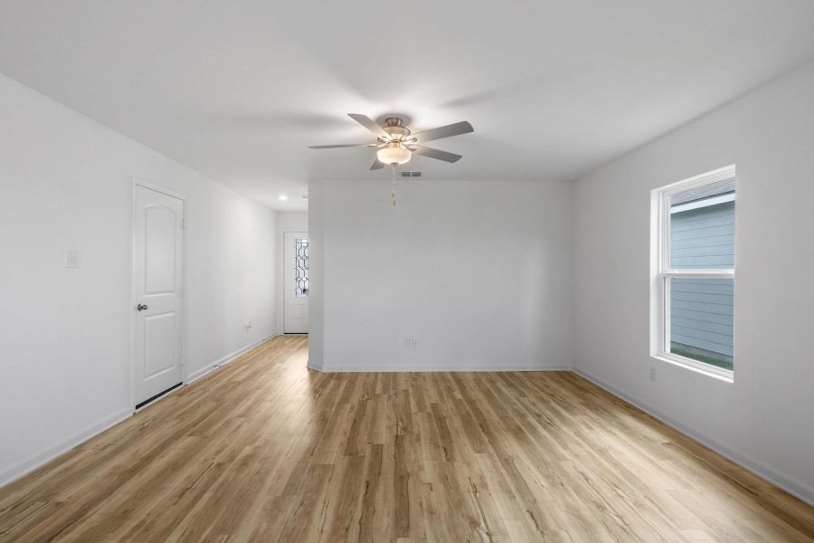 Spacious, unfurnished interior of a new home in Sunset Oaks, Maxwell (Image 9).