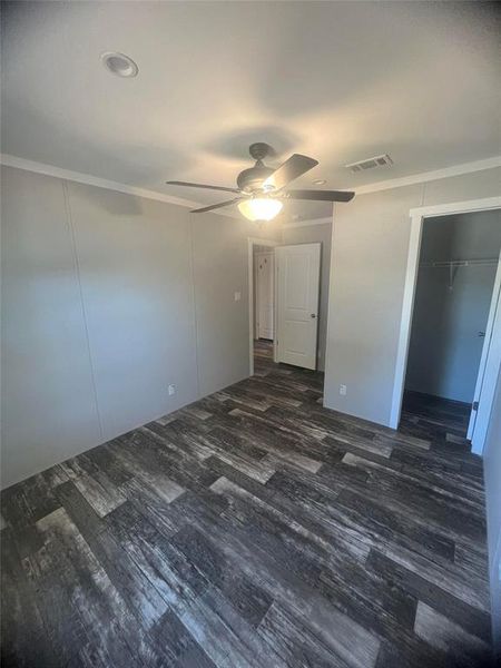 Spacious, unfurnished interior of a new home in , Pelican Bay (Image 12).