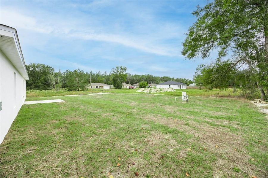 Exterior details and patio area of a home in , Ocklawaha (Image 3).