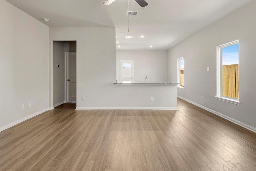 Spacious, unfurnished interior of a new home in Wayside Village, Houston (Image 11).