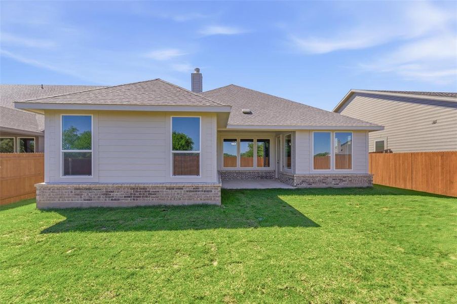 Exterior details and patio area of a home in Covenant Park, Springtown (Image 19).