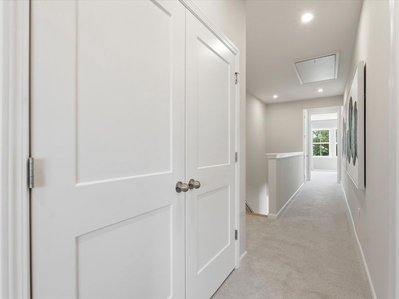 Spacious, unfurnished interior of a new home in Bellflower, Charlotte (Image 22).