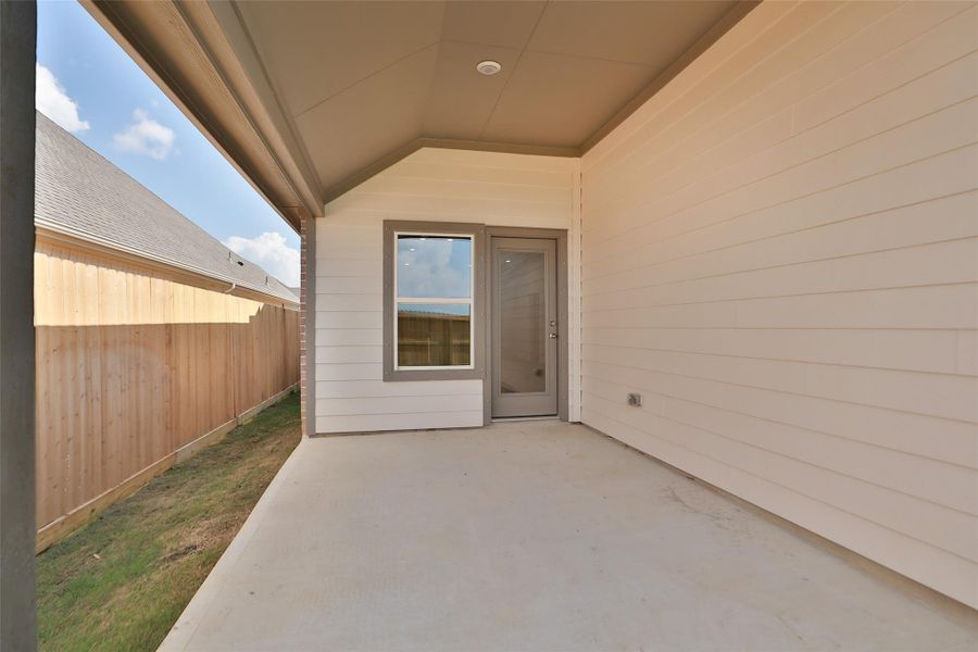 Exterior details and patio area of a home in Westland Ranch, League City (Image 3).