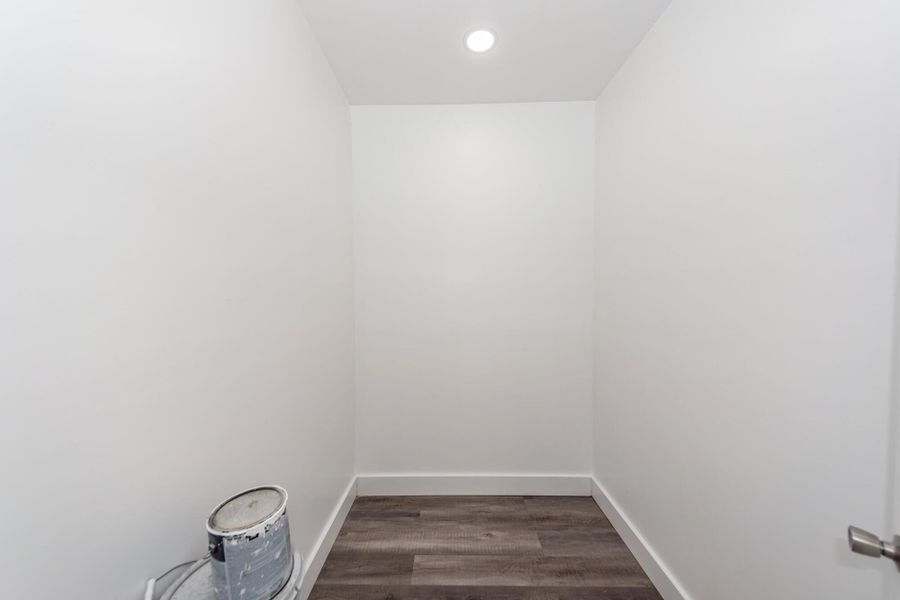 Spacious, unfurnished interior of a new home in , Goose Creek (Image 11).