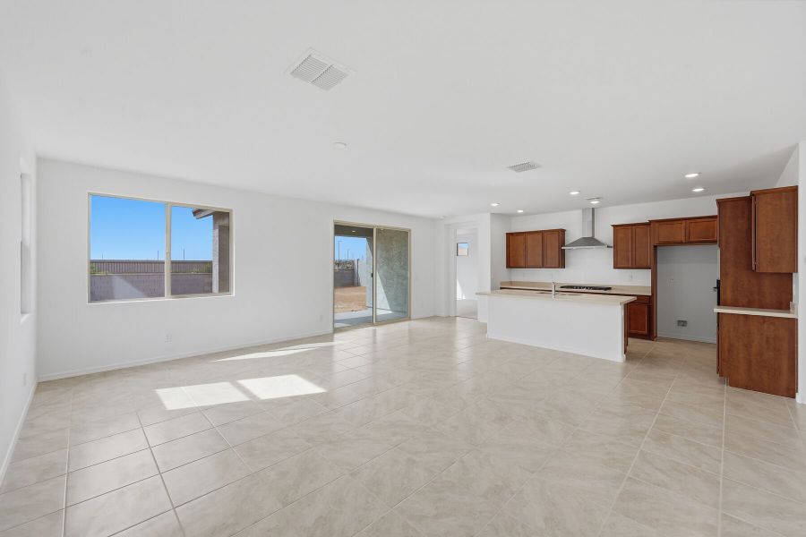 Spacious, unfurnished interior of a new home in Tierra Vistoso, Surprise (Image 8).