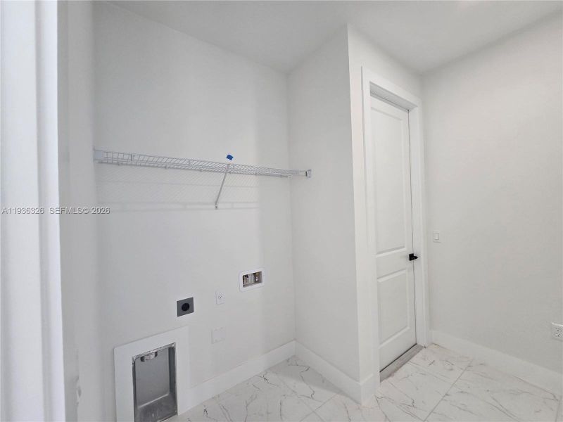 Spacious, unfurnished interior of a new home in , Lehigh Acres (Image 28).