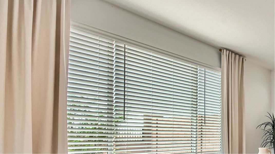 EI Faux Wood Blinds