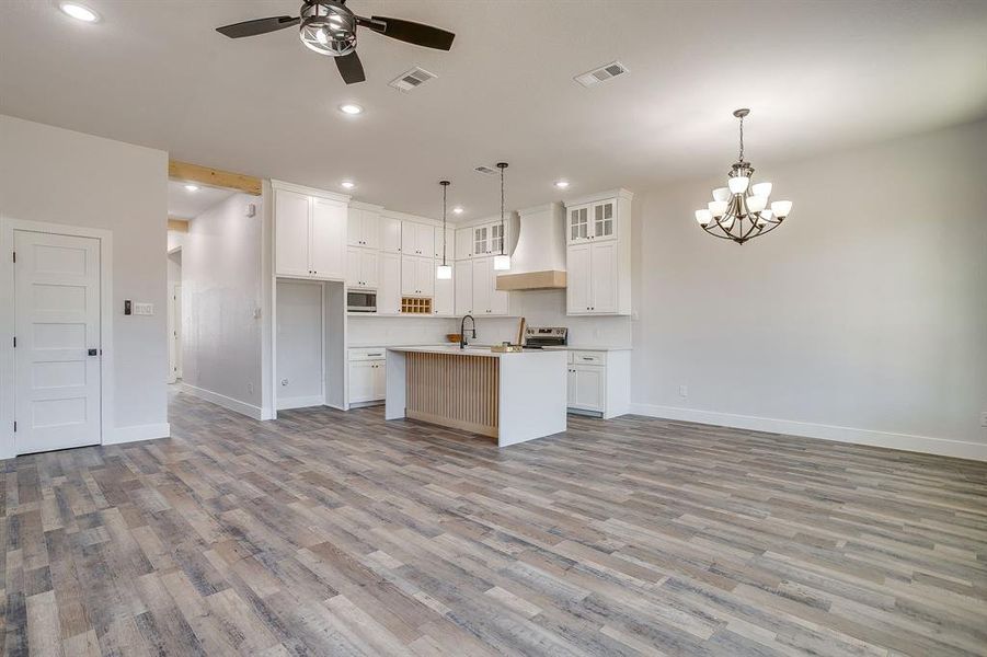 Furnished interior view inside a new home in , Granbury (Image 38). Furnished interior view inside a new home in , Granbury (Image 38).
