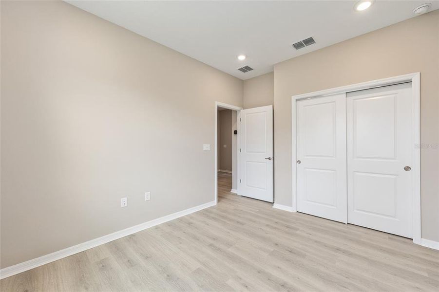Spacious, unfurnished interior of a new home in , Ocala (Image 13).
