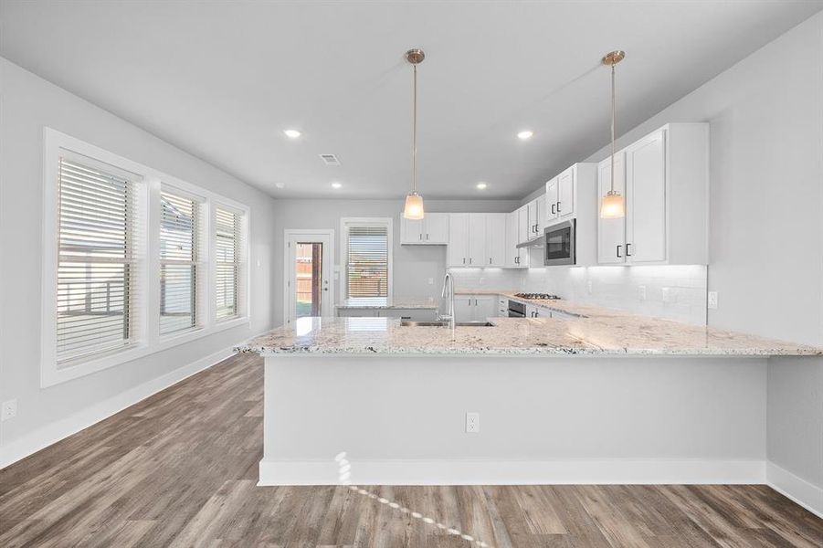Furnished interior view inside a new home in Heritage Towne, Grand Prairie (Image 13).