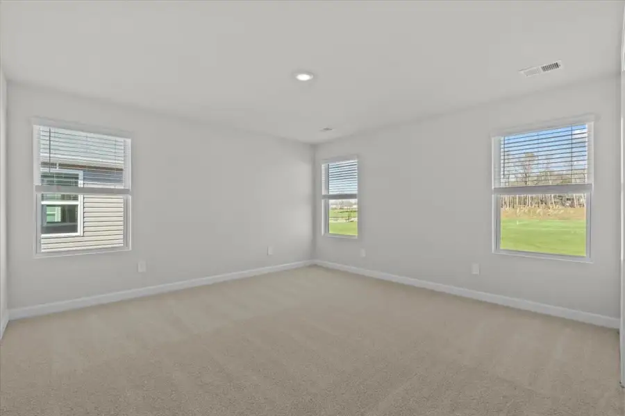 Spacious, unfurnished interior of a new home in Creek Ridge - Heritage Collection, Spartanburg (Image 15).