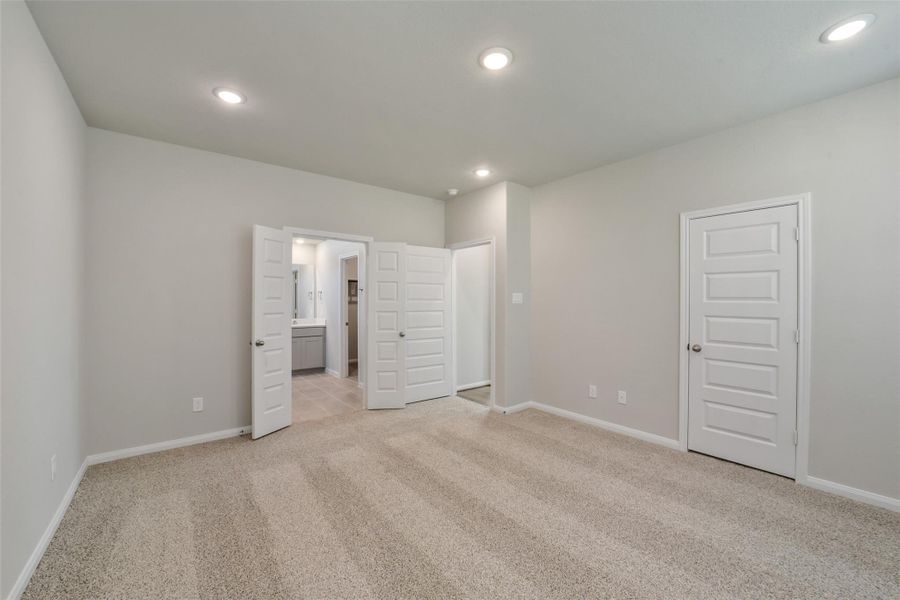 Spacious, unfurnished interior of a new home in Anderson Lakes, Houston (Image 32).
