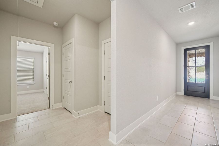 Spacious, unfurnished interior of a new home in Estancia Ranch - Classic Series, San Antonio (Image 18).