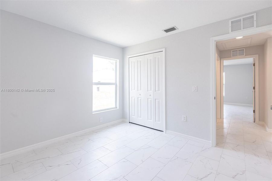 Spacious, unfurnished interior of a new home in , Lehigh Acres (Image 11).