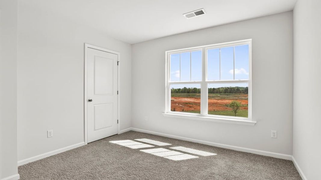 Spacious, unfurnished interior of a new home in Sage Grove, Lyman (Image 22).