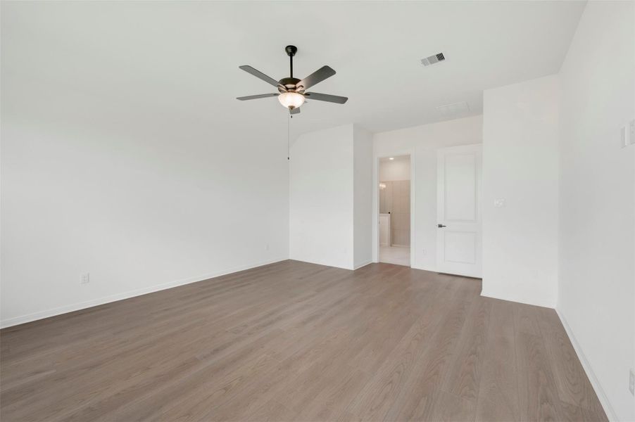 Spacious, unfurnished interior of a new home in Jordan Ranch - Terrace Collection, Fulshear (Image 29).