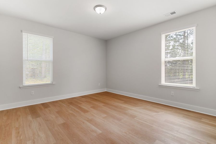 Spacious, unfurnished interior of a new home in NorthShore on the St. Marys River, Kingsland (Image 30).