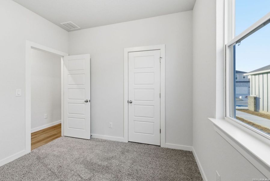 Spacious, unfurnished interior of a new home in Highland Ridge, San Antonio (Image 22).