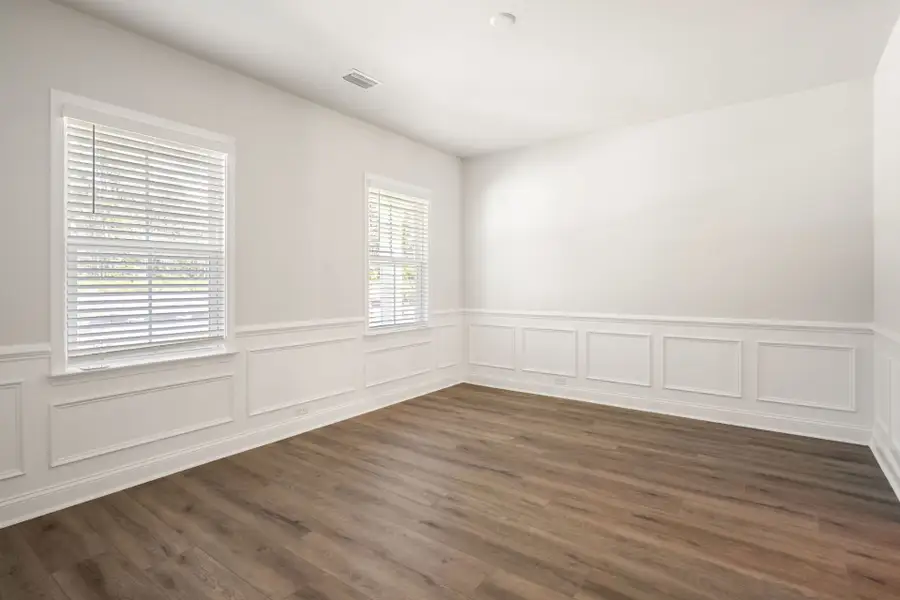 Spacious, unfurnished interior of a new home in Waterways, Richmond Hill (Image 47).