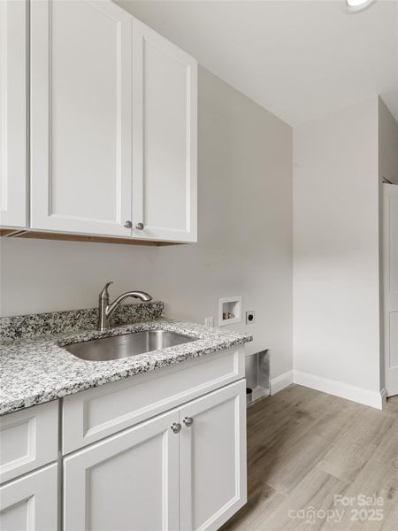 Laundry 15'6" x 5'11"