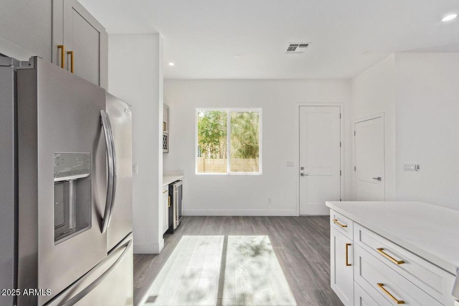 1913 W ADAMS Street 1913 W ADAMS Street