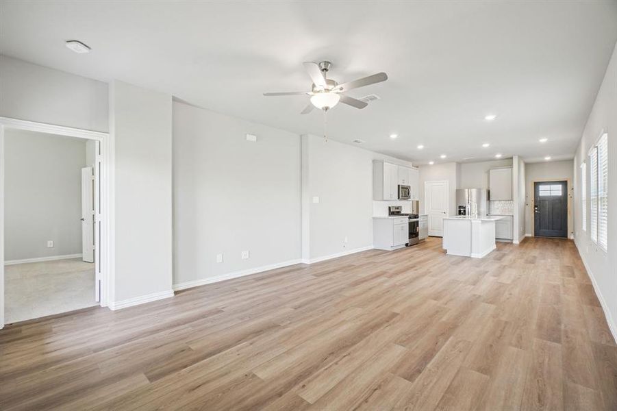 Photo is not of the actual home, but is an inspirational photo of builder’s model home and may depict options, furnishings, and/or decorator features that are not included. Photo is not of the actual home, but is an inspirational photo of builder’s model home and may depict options, furnishings, and/or decorator features that are not included.