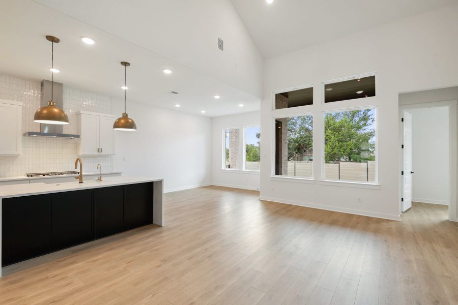 Spacious, unfurnished interior of a new home in Wolf Ranch, Georgetown (Image 30).