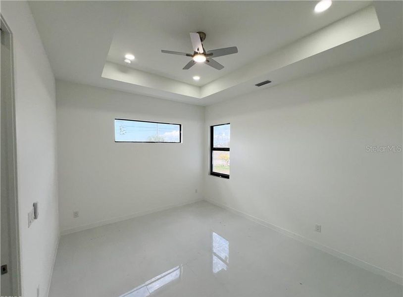 Spacious, unfurnished interior of a new home in , Cape Coral (Image 23).