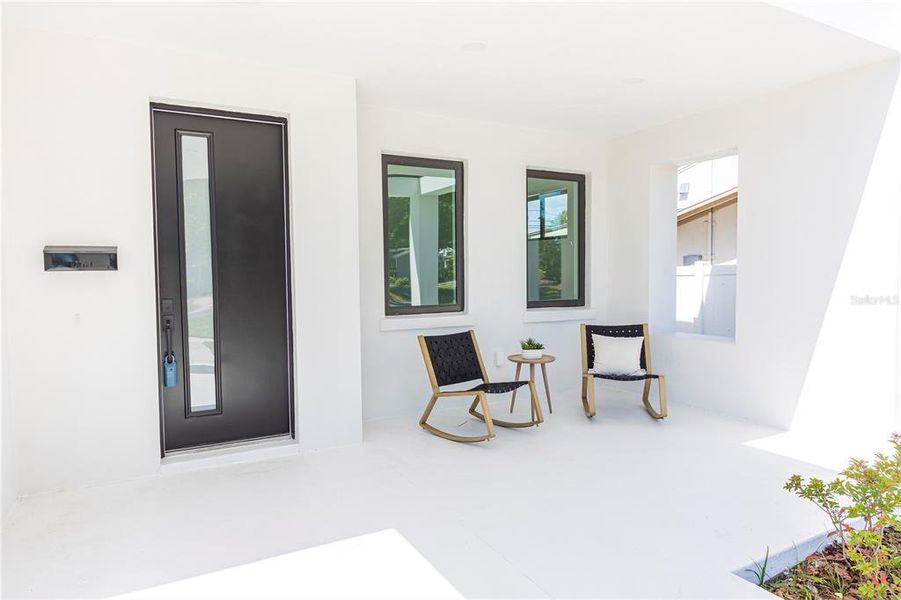 Exterior details and patio area of a home in , St. Petersburg (Image 36).