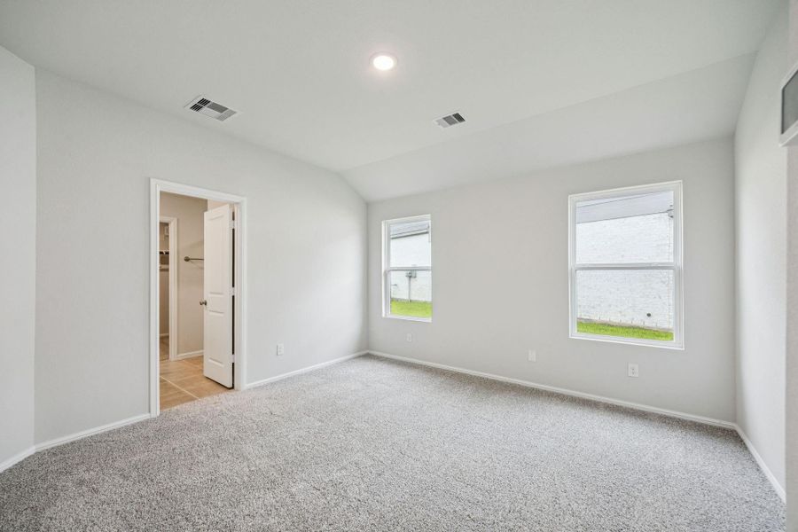 Spacious, unfurnished interior of a new home in Saint Tropez, Huffman (Image 13).