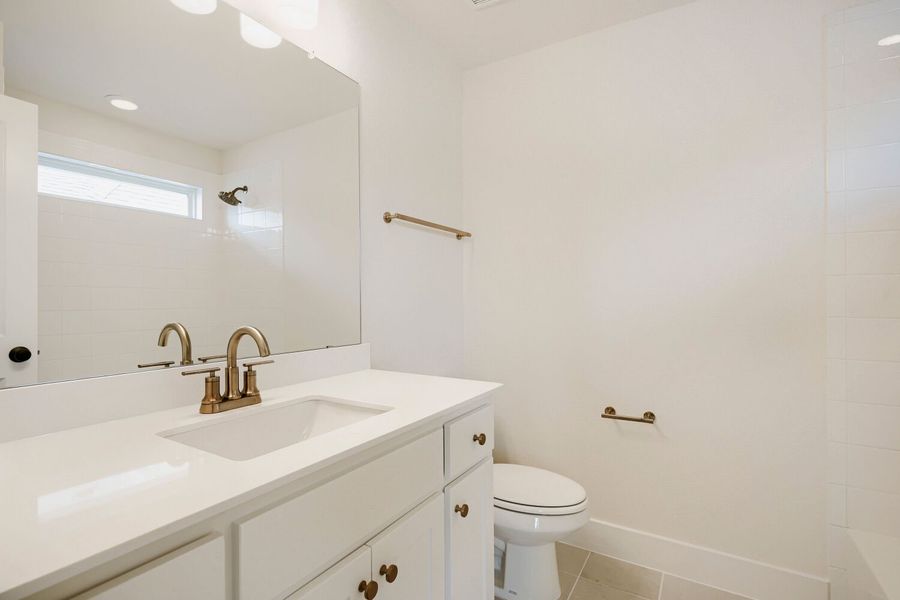 940 Heatherbrook - Full Bathroom 940 Heatherbrook - Full Bathroom