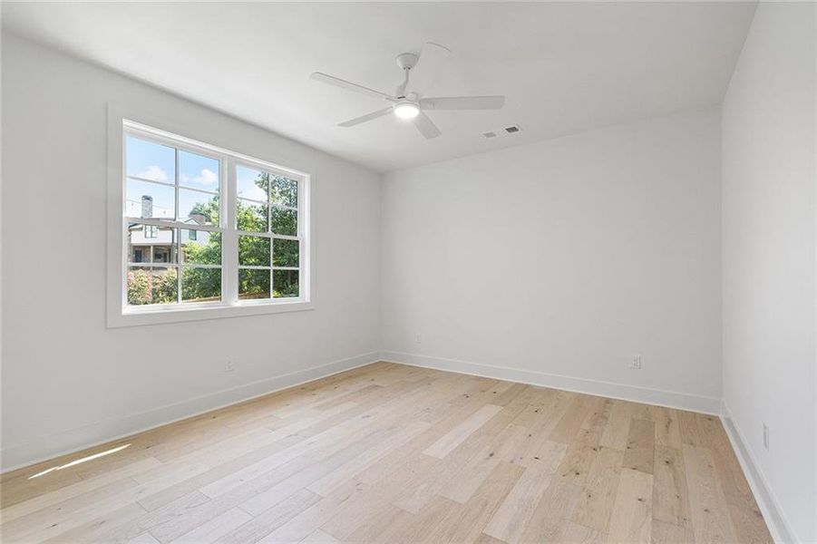 Spacious, unfurnished interior of a new home in , Brookhaven (Image 19).