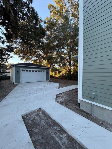Exterior details and patio area of a home in , Tampa (Image 3).