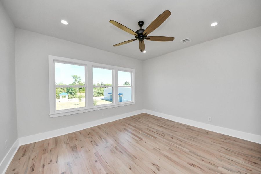Spacious, unfurnished interior of a new home in , Houston (Image 10).