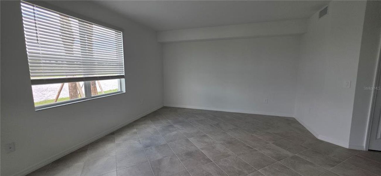 Spacious, unfurnished interior of a new home in Calusa Country Club, Lakewood Ranch (Image 17).