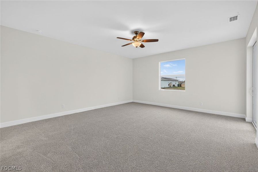 Spacious, unfurnished interior of a new home in Cape Coral, Cape Coral (Image 14).