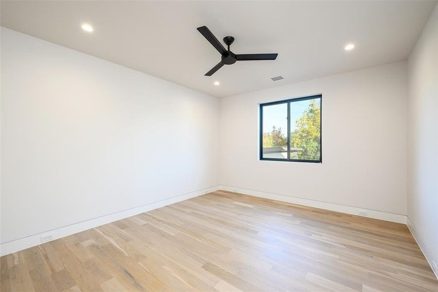 Spacious, unfurnished interior of a new home in , Dallas (Image 24).