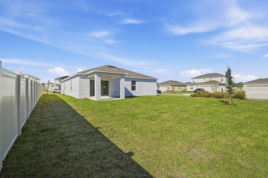 Exterior details and patio area of a home in Brookland Park, Auburndale (Image 3).