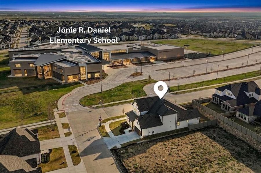 Just steps from the elementary school! Just steps from the elementary school!