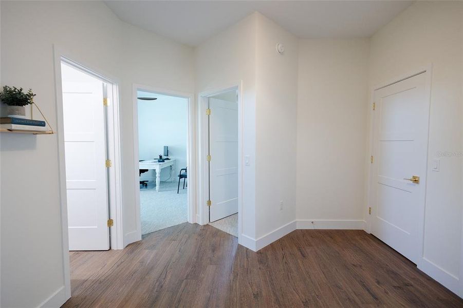 Spacious, unfurnished interior of a new home in , Ocala (Image 20).