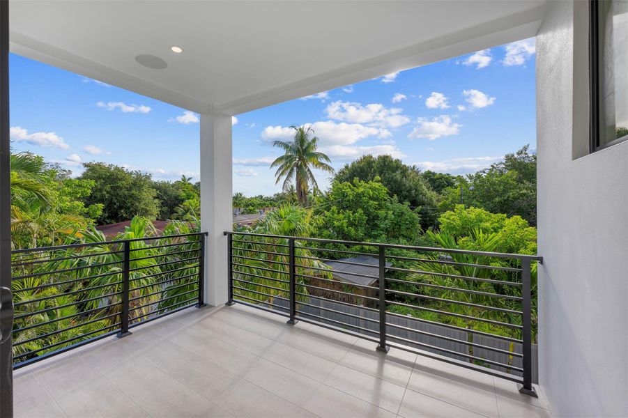 Exterior details and patio area of a home in , Fort Lauderdale (Image 29). Exterior details and patio area of a home in , Fort Lauderdale (Image 29).