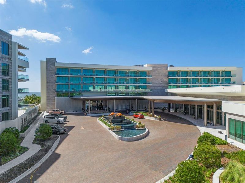St. Regis Hotel Porte-cochere