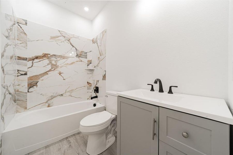 Furnished interior view inside a new home in , Dallas (Image 7).