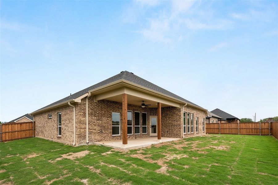 Exterior details and patio area of a home in , Mabank (Image 3).