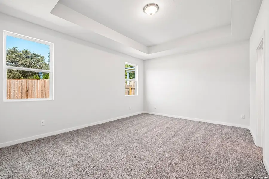 Spacious, unfurnished interior of a new home in Weston Oaks, San Antonio (Image 19).